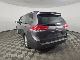 2014 Toyota Sienna XLE 8-Passenger 119.3" WB - miniatura 6