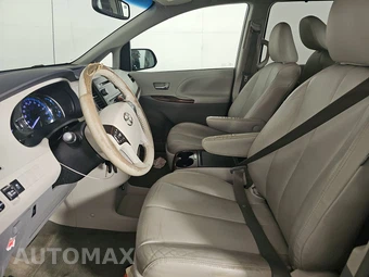 2014 Toyota Sienna XLE 8-Passenger 119.3" WB - miniatura 7