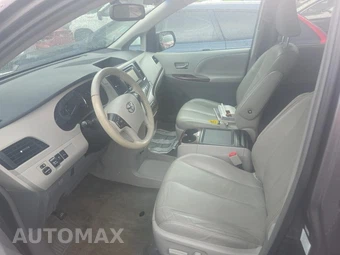 2014 Toyota Sienna XLE 8-Passenger 119.3" WB - miniatura 13