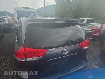 2014 Toyota Sienna XLE 8-Passenger 119.3" WB - miniatura 5