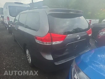 2014 Toyota Sienna XLE 8-Passenger 119.3" WB - miniatura 6