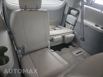 2014 Toyota Sienna XLE 8-Passenger 119.3" WB - miniatura 14