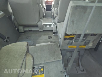 2014 Toyota Sienna XLE 8-Passenger 119.3" WB - miniatura 17
