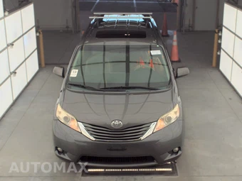 2014 Toyota Sienna XLE 8-Passenger 119.3" WB - miniatura 2