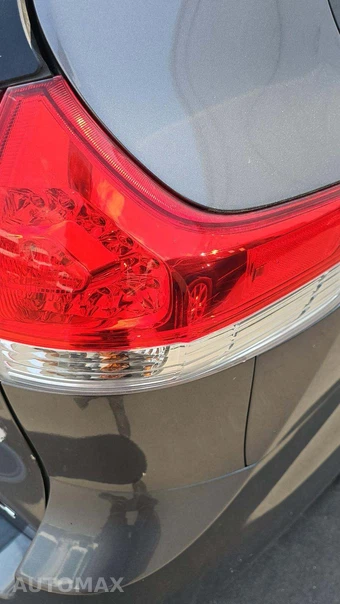 2014 Toyota Sienna XLE 8-Passenger 119.3" WB - miniatura 24