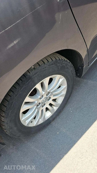 2014 Toyota Sienna XLE 8-Passenger 119.3" WB - miniatura 32