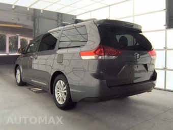 2014 Toyota Sienna XLE 8-Passenger 119.3" WB - miniatura 6