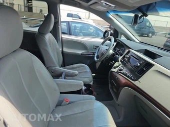 2014 Toyota Sienna XLE 8-Passenger 119.3" WB - miniatura 8
