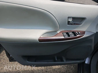 2014 Toyota Sienna XLE 8-Passenger 119.3" WB - miniatura 9
