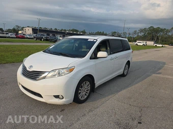 2014 Toyota Sienna XLE 8-Passenger 119.3" WB