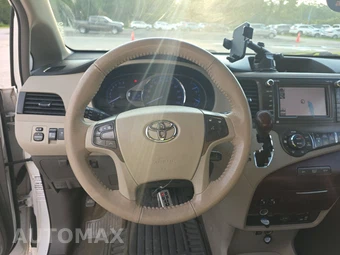 2014 Toyota Sienna XLE 8-Passenger 119.3" WB - miniatura 10