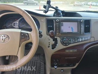 2014 Toyota Sienna XLE 8-Passenger 119.3" WB - miniatura 11
