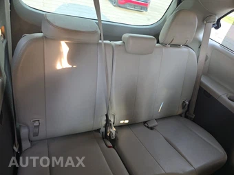 2014 Toyota Sienna XLE 8-Passenger 119.3" WB - miniatura 14