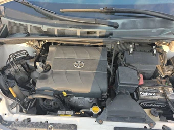 2014 Toyota Sienna XLE 8-Passenger 119.3" WB - miniatura 16