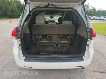 2014 Toyota Sienna XLE 8-Passenger 119.3" WB - miniatura 17