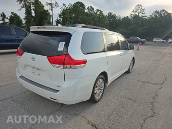 2014 Toyota Sienna XLE 8-Passenger 119.3" WB - miniatura 4