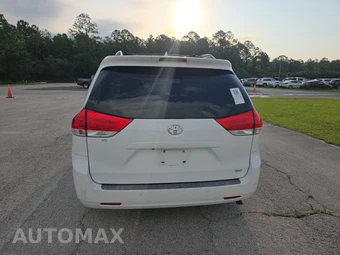 2014 Toyota Sienna XLE 8-Passenger 119.3" WB - miniatura 5