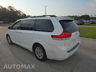 2014 Toyota Sienna XLE 8-Passenger 119.3" WB - miniatura 6