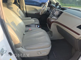 2014 Toyota Sienna XLE 8-Passenger 119.3" WB - miniatura 8
