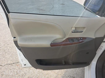 2014 Toyota Sienna XLE 8-Passenger 119.3" WB - miniatura 9