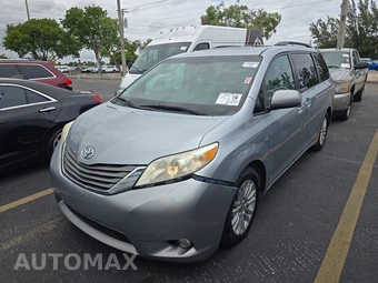 2014 Toyota Sienna XLE 8-Passenger 119.3" WB