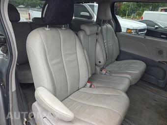 2014 Toyota Sienna XLE 8-Passenger 119.3" WB - miniatura 13