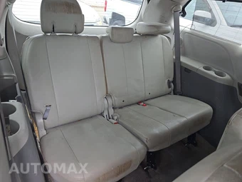 2014 Toyota Sienna XLE 8-Passenger 119.3" WB - miniatura 14