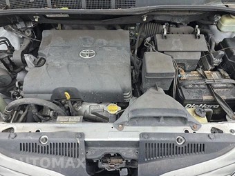 2014 Toyota Sienna XLE 8-Passenger 119.3" WB - miniatura 16