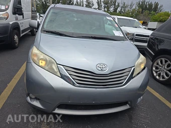 2014 Toyota Sienna XLE 8-Passenger 119.3" WB - miniatura 2