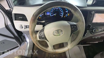 2014 Toyota Sienna XLE 8-Passenger 119.3" WB - miniatura 23