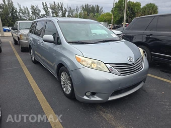 2014 Toyota Sienna XLE 8-Passenger 119.3" WB - miniatura 3