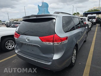 2014 Toyota Sienna XLE 8-Passenger 119.3" WB - miniatura 4