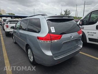 2014 Toyota Sienna XLE 8-Passenger 119.3" WB - miniatura 6