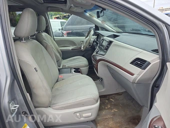 2014 Toyota Sienna XLE 8-Passenger 119.3" WB - miniatura 8