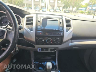 2014 Toyota Tacoma PreRunner Crew Cab Medium Bed – miniatura 10