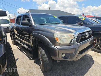 2014 Toyota Tacoma PreRunner Crew Cab Medium Bed – miniatura 4