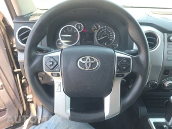 2014 Toyota Tundra SR5 Crew Cab Short Bed – miniatura 10
