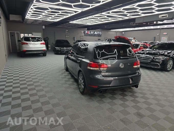 2014 Volkswagen GTI Wolfsburg Edition - miniatura 2