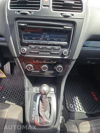 2014 Volkswagen GTI Wolfsburg Edition – miniatura 11