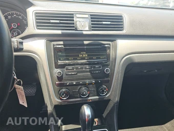 2014 Volkswagen Passat 1.8T S – miniatura 11