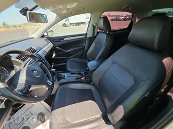 2014 Volkswagen Passat 1.8T Wolfsburg Edition - miniatura 3