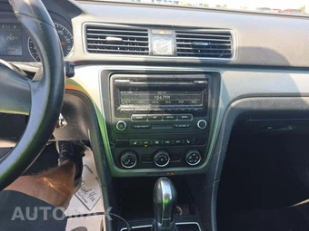 2014 Volkswagen Passat 1.8T Wolfsburg Edition - miniatura 7