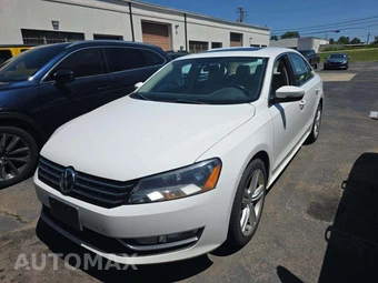 2014 Volkswagen Passat TDI SE w/Sunroof & Navigation
