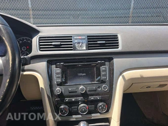 2014 Volkswagen Passat TDI SE w/Sunroof & Navigation – miniatura 10