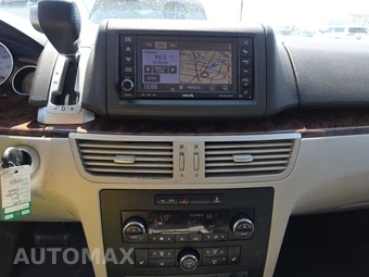 2014 Volkswagen Routan SEL Premium 121.2" WB - miniatura 11