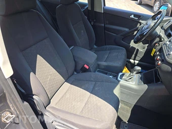 2014 Volkswagen Tiguan S – miniatura 18