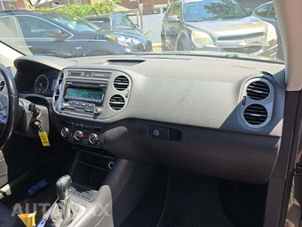 2014 Volkswagen Tiguan S – miniatura 19
