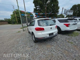 2014 Volkswagen Tiguan S - miniatura 2