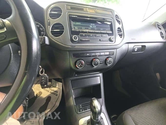 2014 Volkswagen Tiguan S – miniatura 10