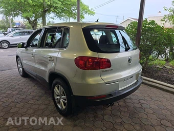 2014 Volkswagen Tiguan S – miniatura 2